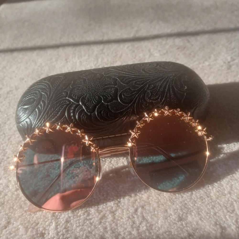 Cute Round ๐คฉ Star-Embellished Pink Sunglasses With Case - Picture 2 of 6